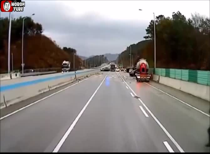 Video :A guy repeatedly avoids death
